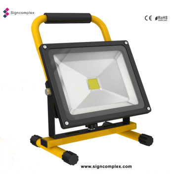 China Reflector recargable al aire libre de la linterna 10W / 20W / 30W / 50W LED de IP65